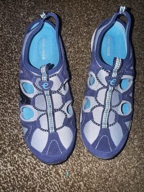 Easy Spirit Earthen Walking Shoes